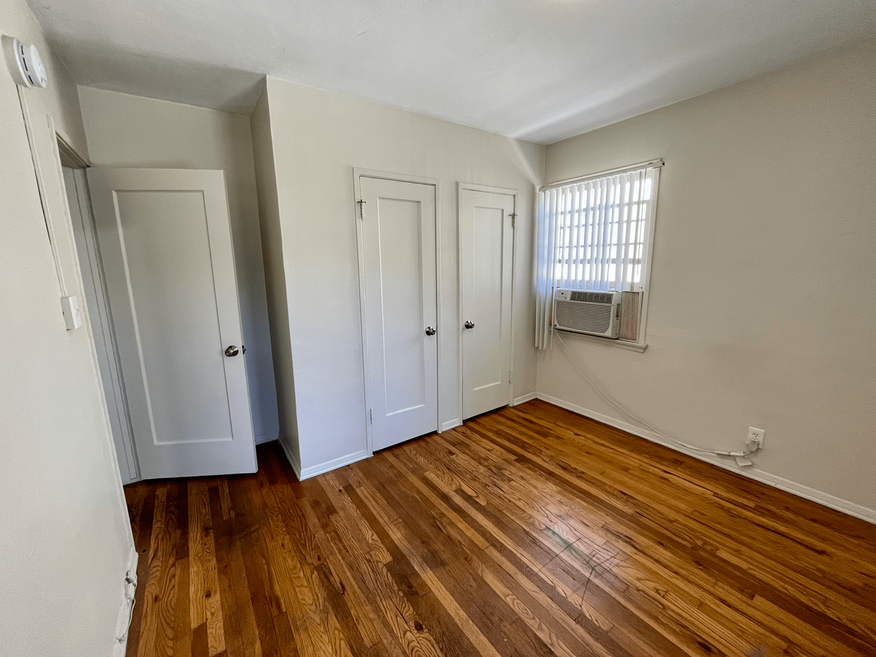 605 Kelton Ave - Photo 7 of 28