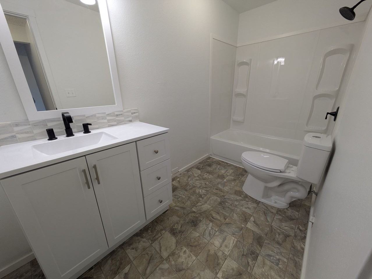 2328 Queen St #7 - Photo 7 of 9