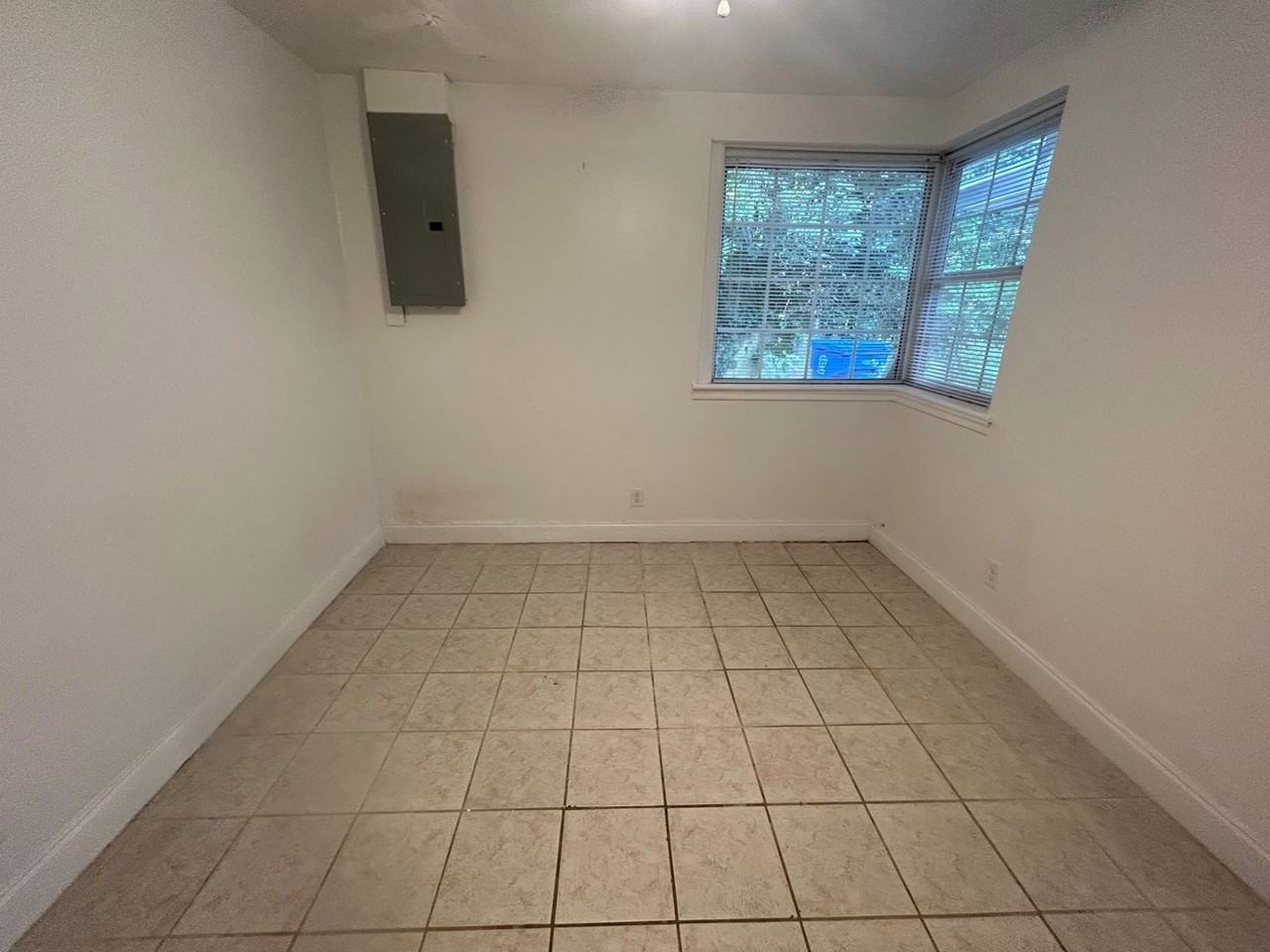 403 Waccamaw Ave - Photo 3 of 11