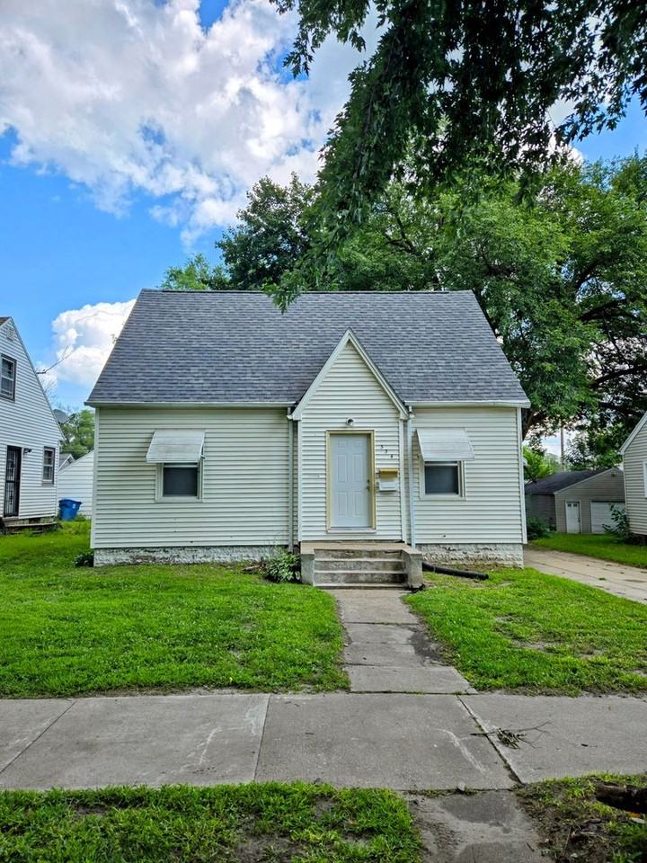534 Hope Ave - Photo 3 of 17