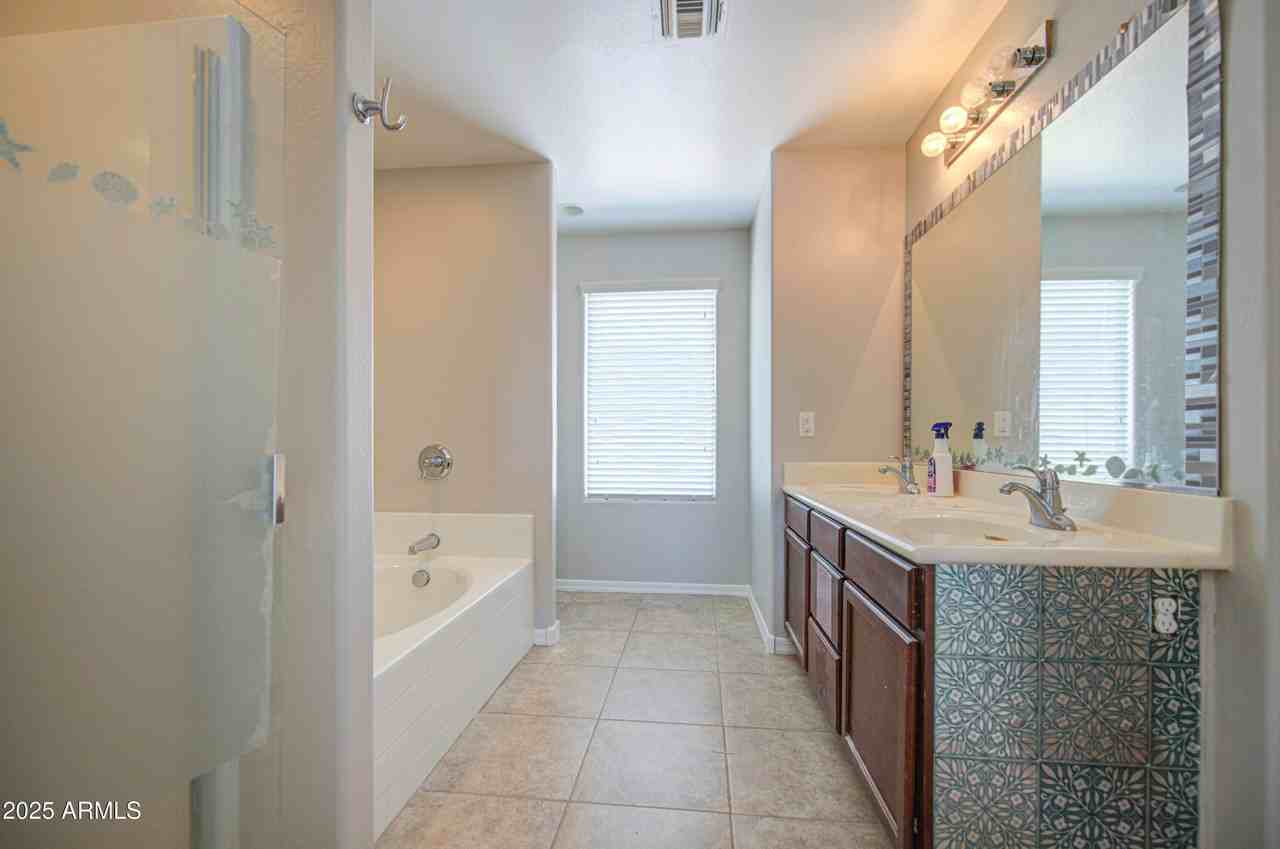 25392 West Carson Drive - Photo 2 of 4