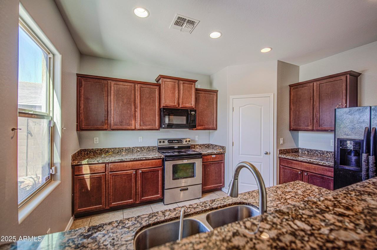 25392 West Carson Drive - Photo 3 of 4