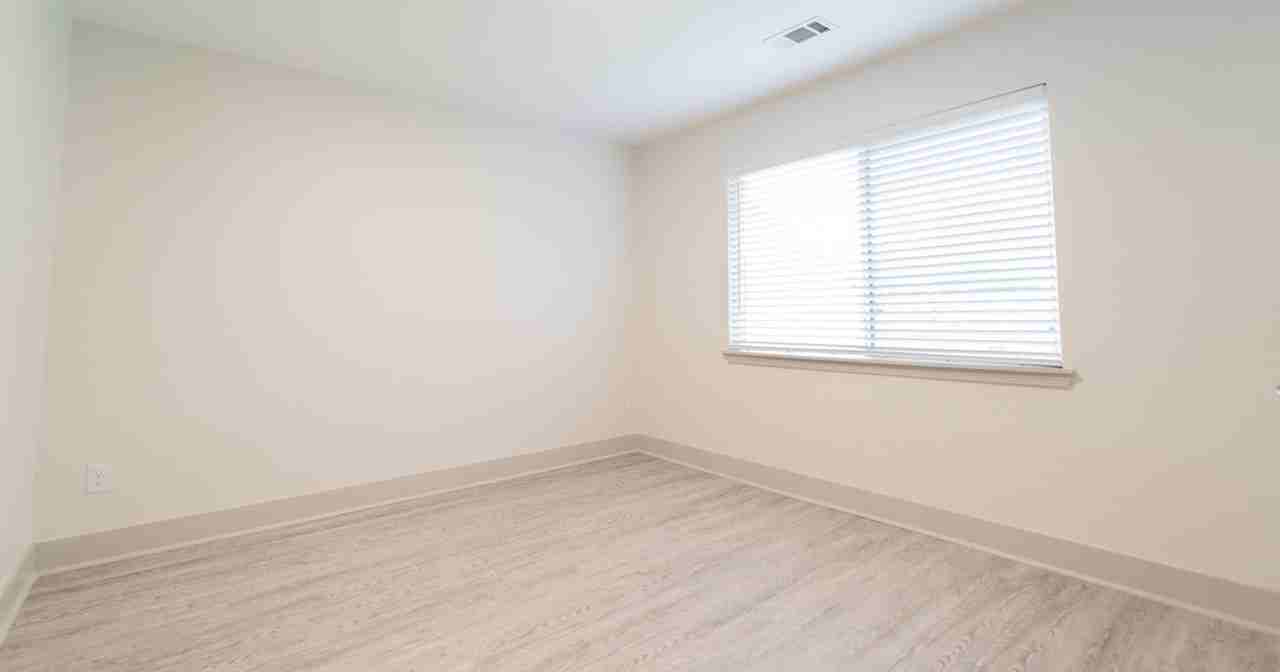 Emory Woods Apartments - Photo 5 of 18