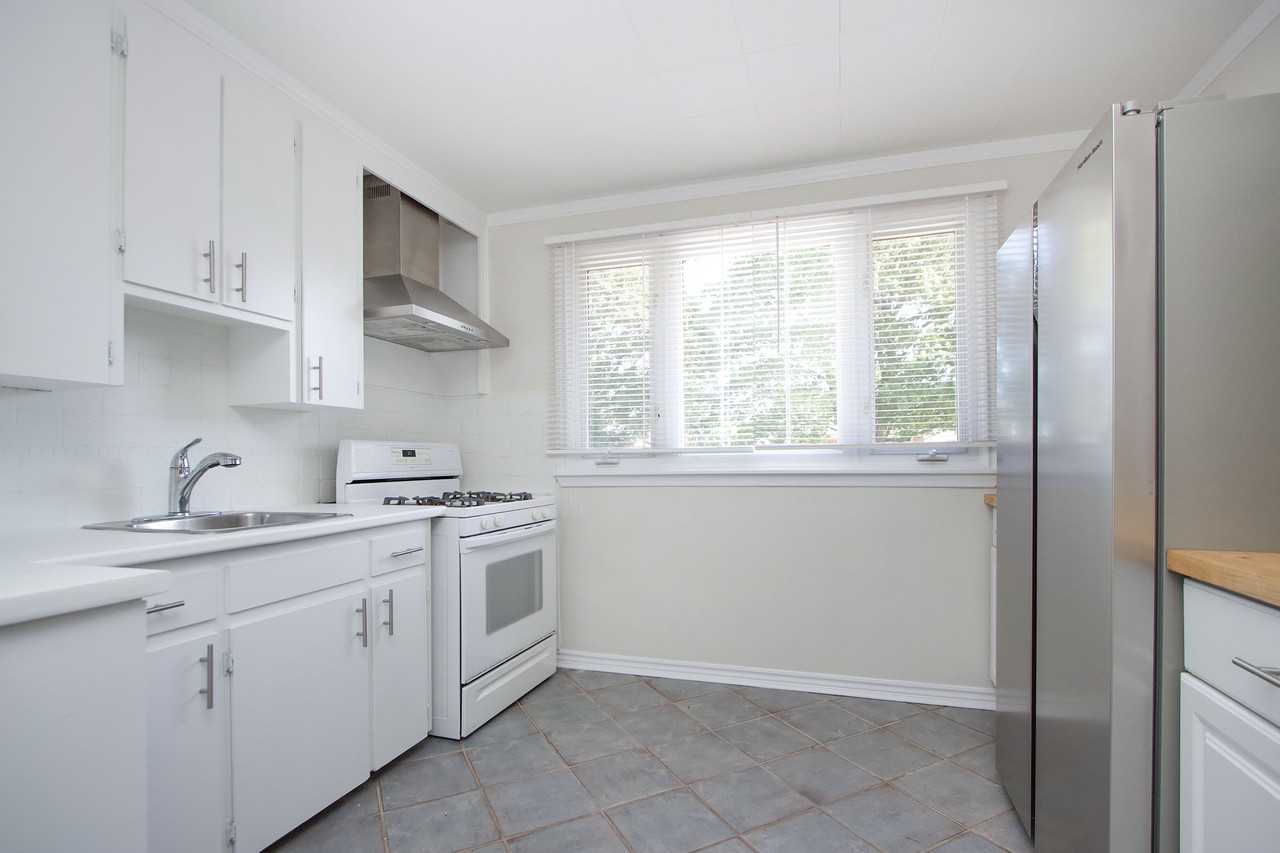 110 Emperor St #MAIN - Photo 3 of 19