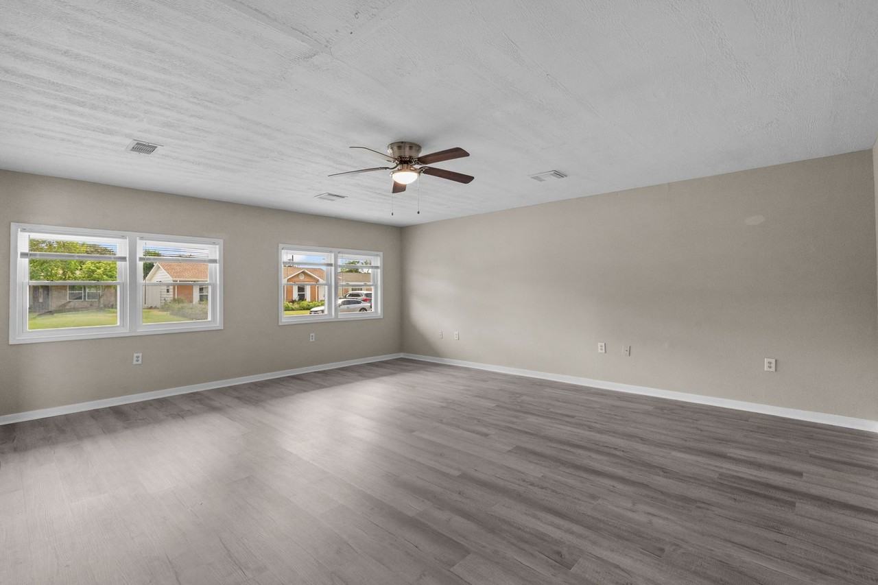 3320 80th St - Photo 3 of 27