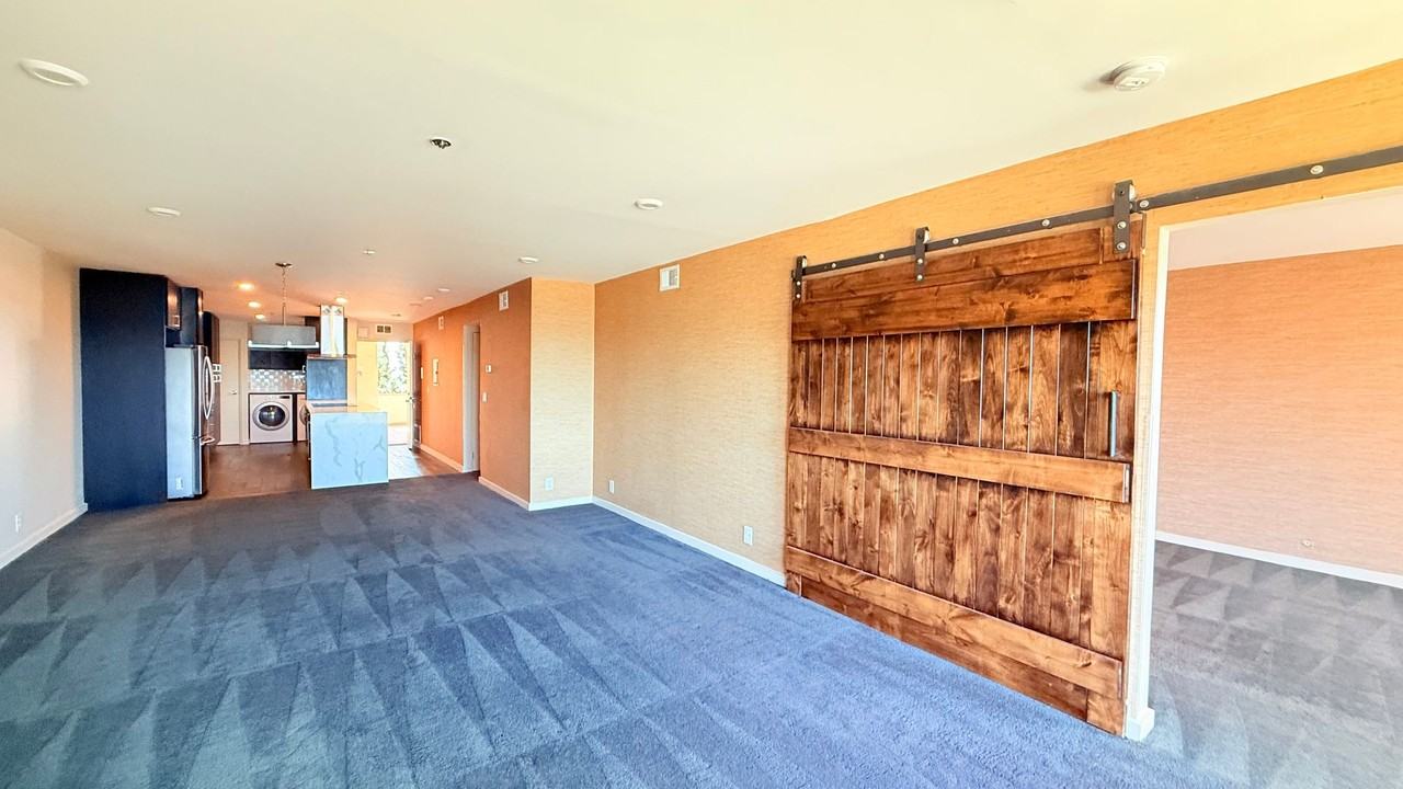 933 Shoreline Dr #206 - Photo 4 of 16