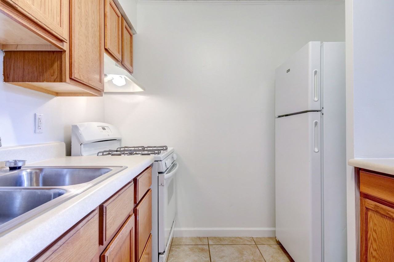 717 Fairmont Dr - Photo 2 of 29