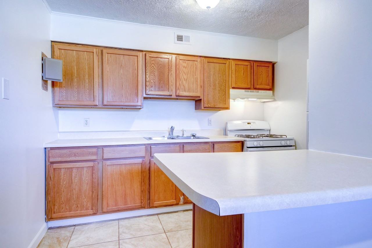 717 Fairmont Dr - Photo 3 of 29