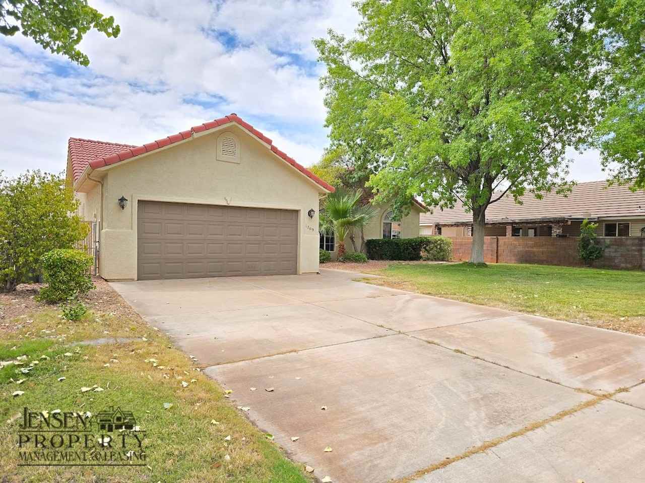 1209 N 1610 West Cir - Photo 2 of 31