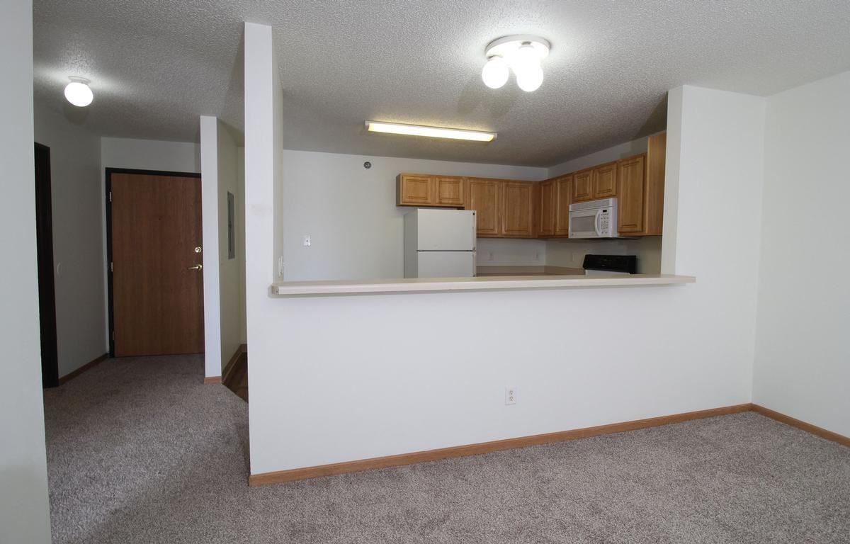 935 Sherrylynn Boulevard - Photo 5 of 9