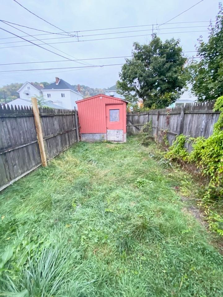 1138 Race St - Photo 2 of 13