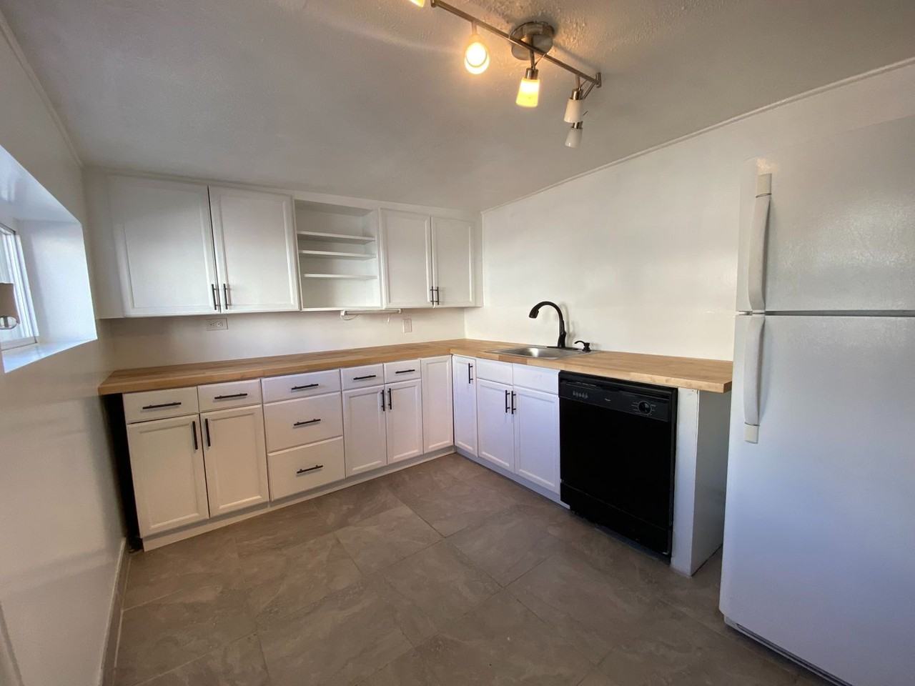 446 Sapphire Way - Photo 5 of 14
