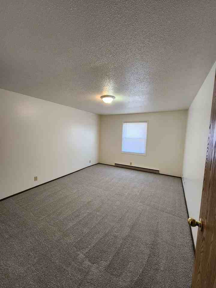 Westmoor Terrace Apartments - Photo 4 of 38