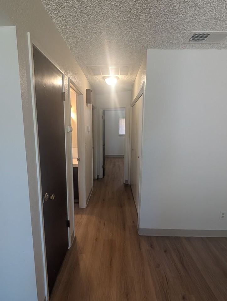 1103 Sycamore St - Photo 6 of 13