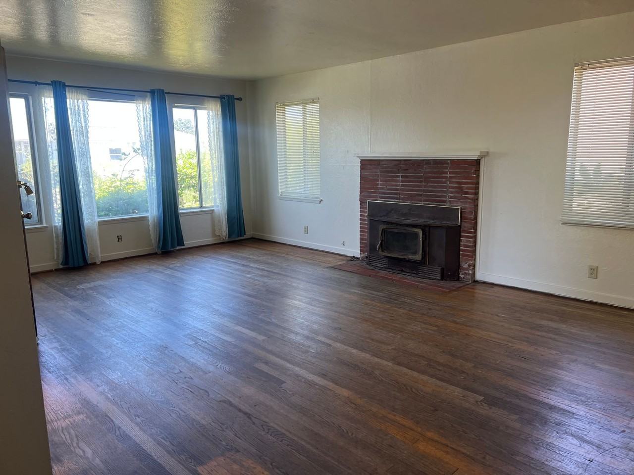 1140 Villa Way - Photo 3 of 15