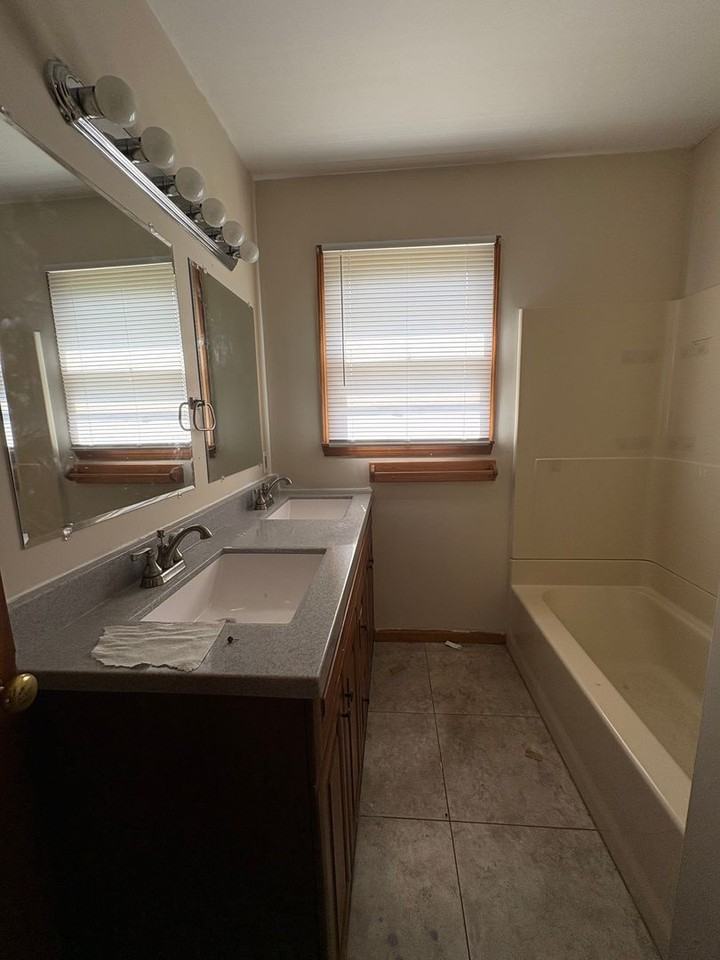 442 Missouri St - Photo 2 of 14