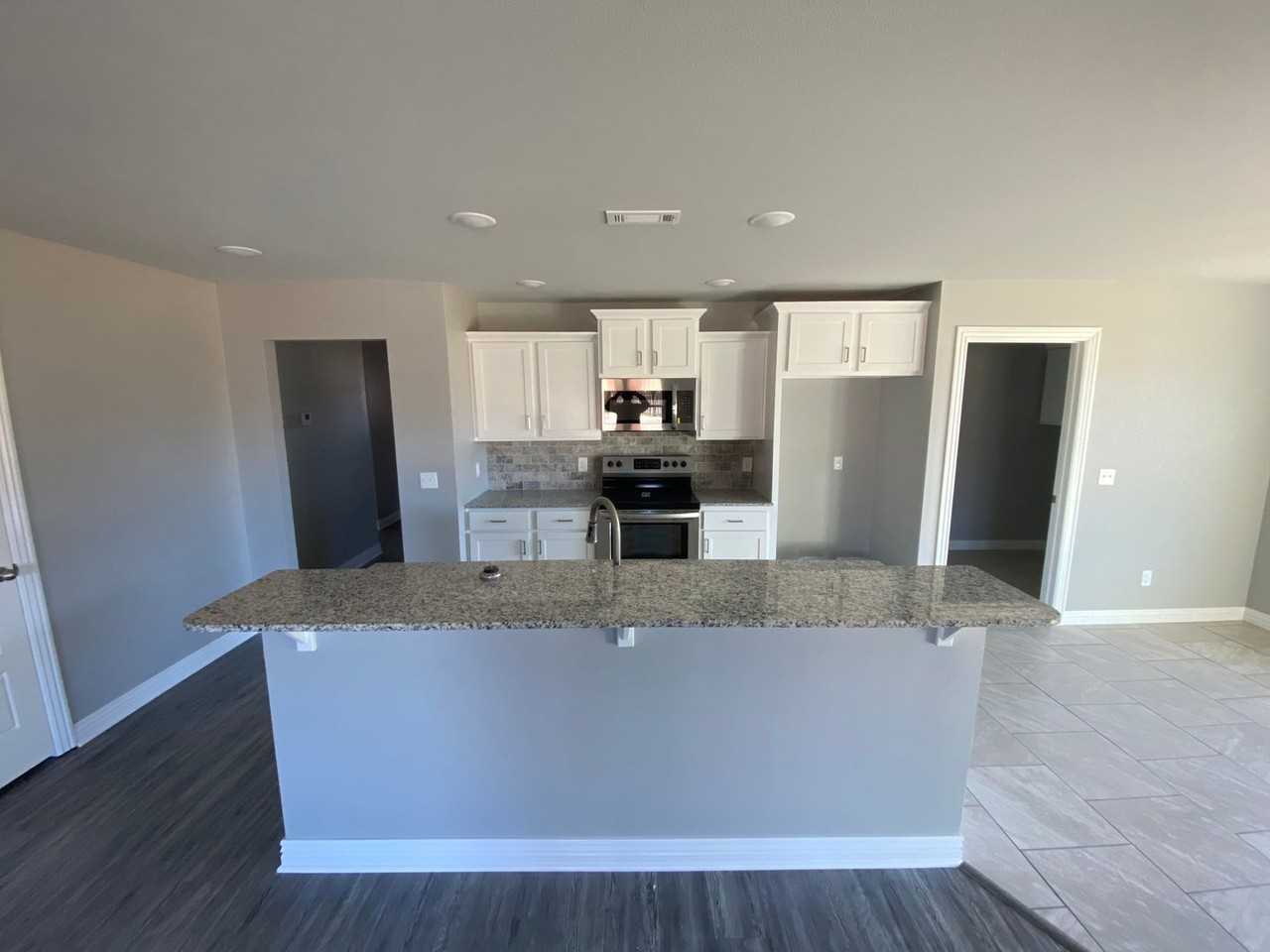 802 Sw Cabriolet St - Photo 3 of 12