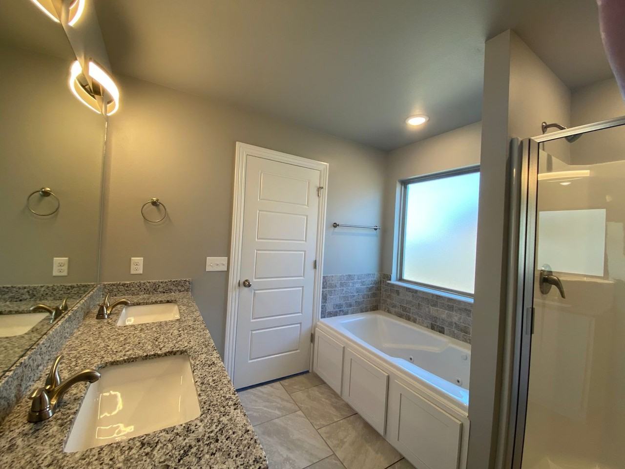 802 Sw Cabriolet St - Photo 5 of 12