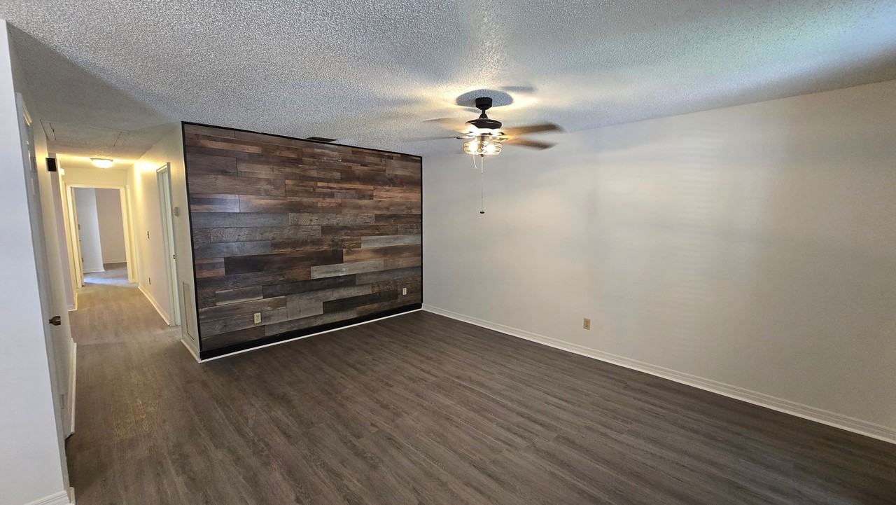 633 West Oak Terrace Drive - Photo 2 of 23