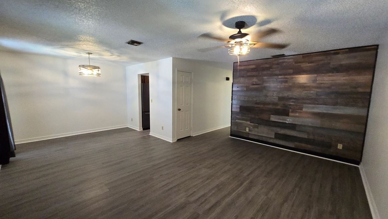 633 West Oak Terrace Drive - Photo 5 of 23