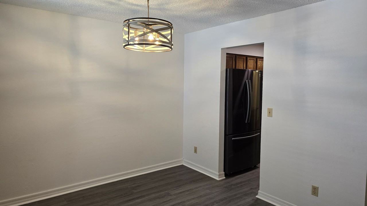 633 West Oak Terrace Drive - Photo 6 of 23