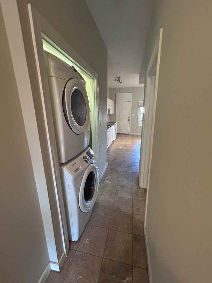 2020 Parkwood Ave - Photo 3 of 15