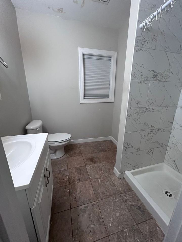 2020 Parkwood Ave - Photo 6 of 15