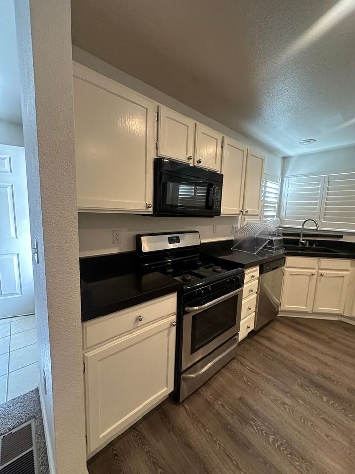 2230 Desert Village Ct - Photo 5 of 22