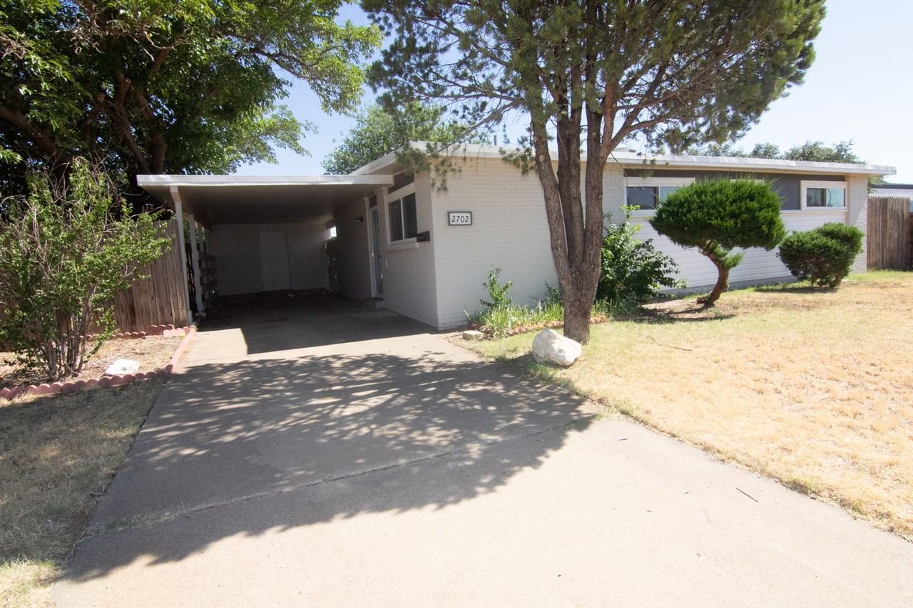 2702 66th St - Photo 2 of 10