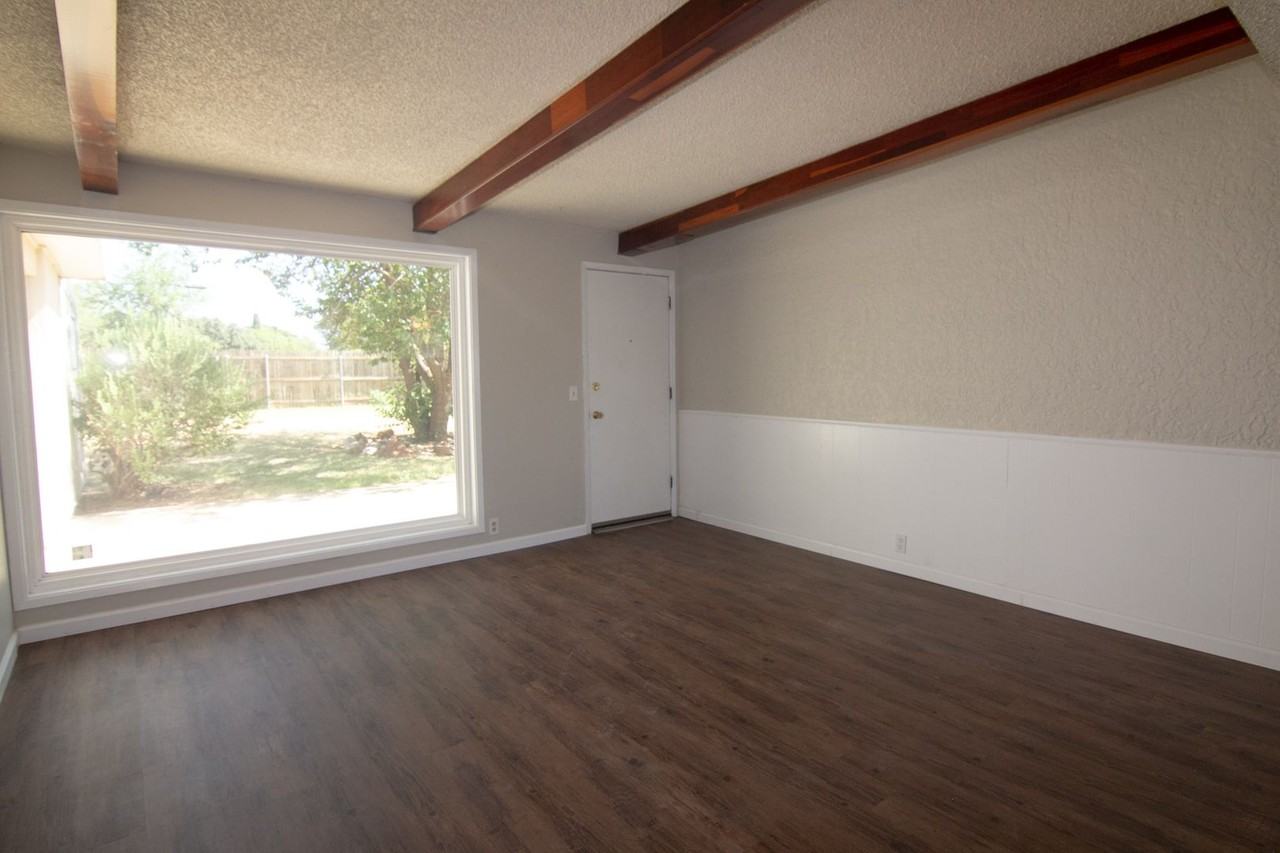 2702 66th St - Photo 3 of 10