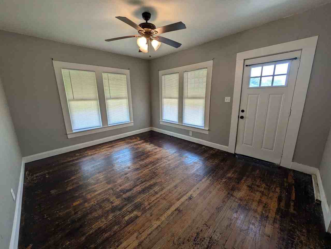1102 Dallas St - Photo 2 of 12