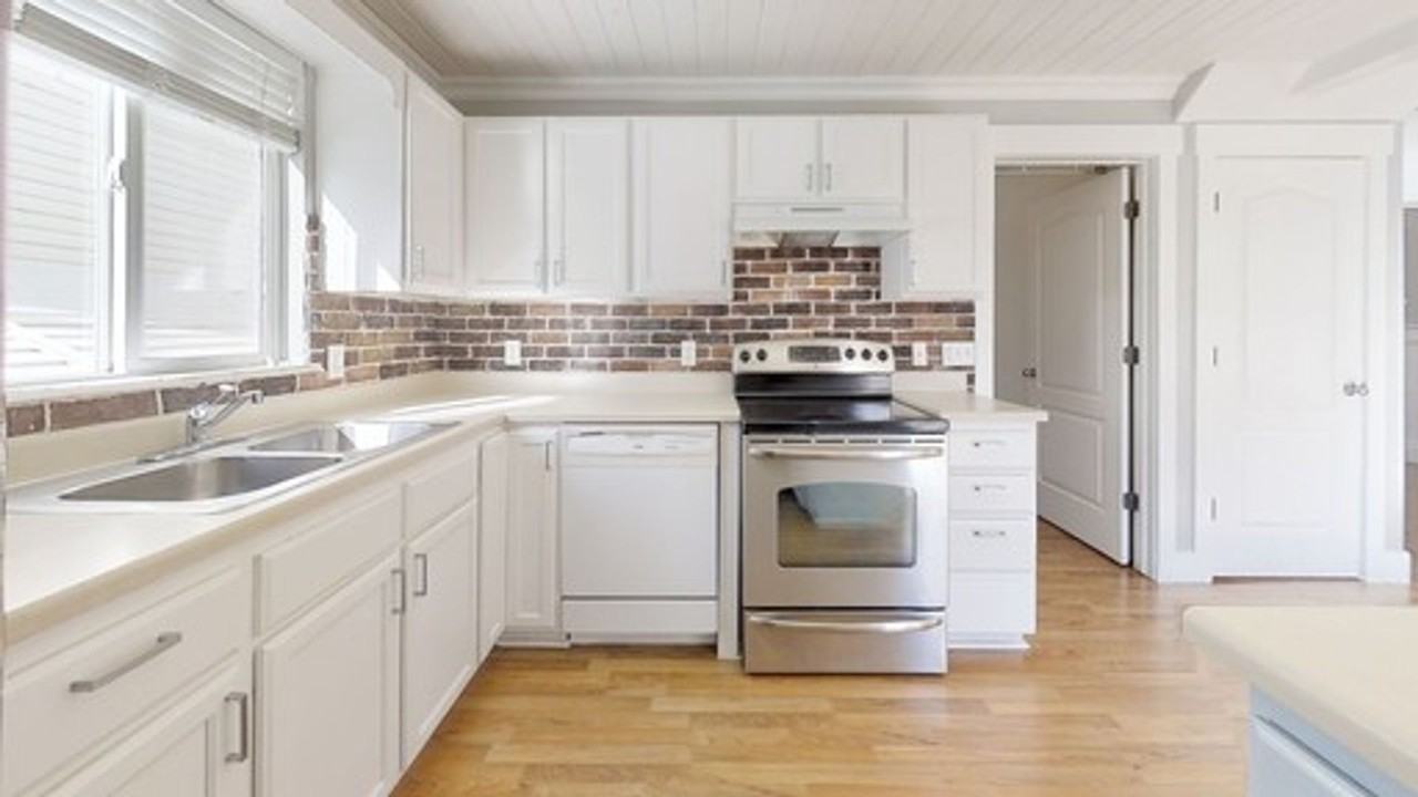 1301 Dunmore Dr - Photo 2 of 22