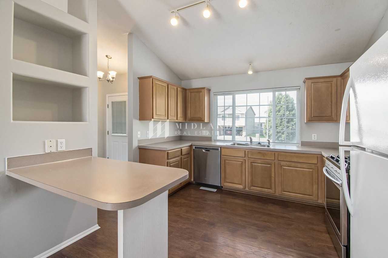 4219 N 171st Ave - Photo 4 of 18