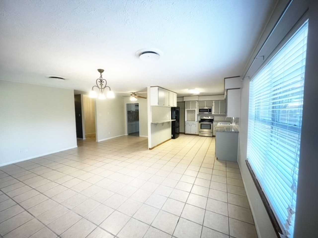 103 Cynthia Dr - Photo 2 of 16