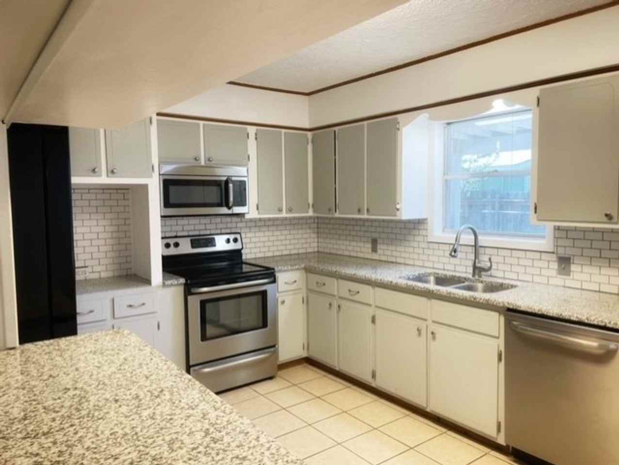 103 Cynthia Dr - Photo 3 of 16