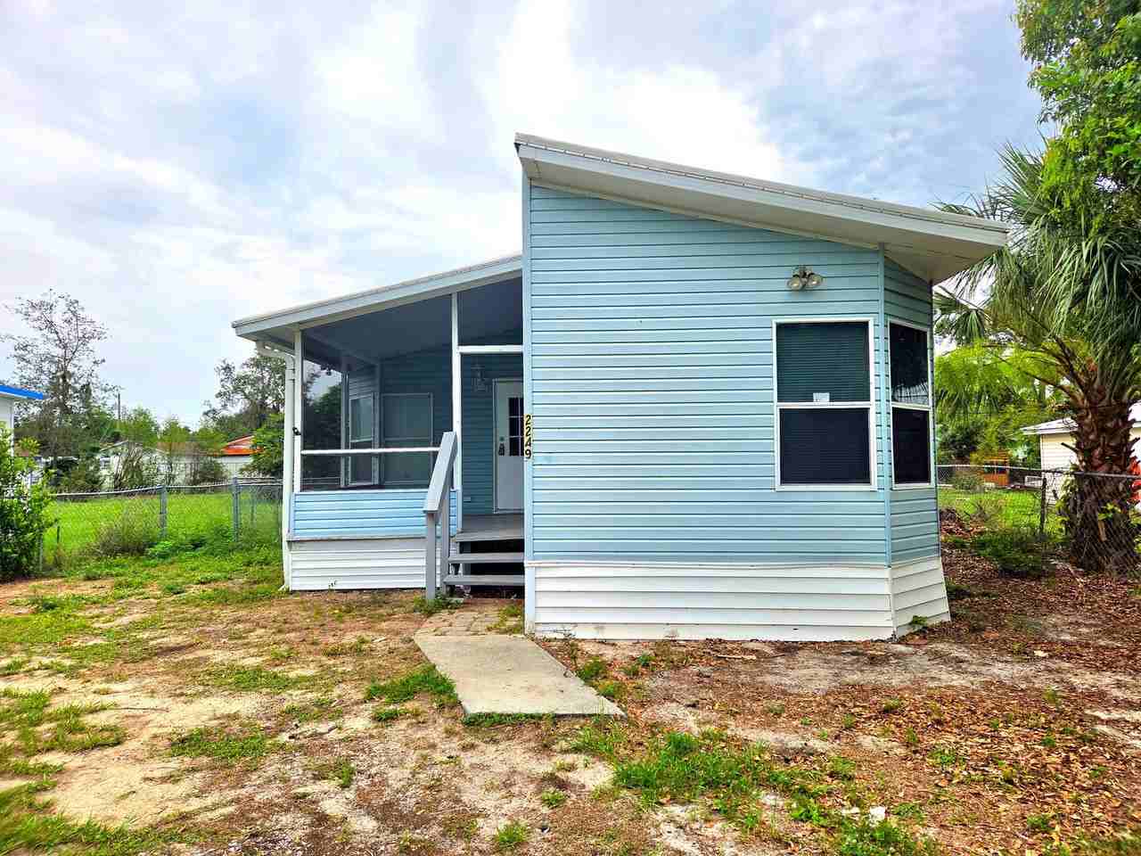 2249 Golfview St - Photo 2 of 15