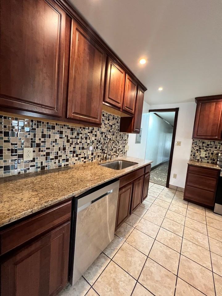 4316 Penn Ave - Photo 2 of 21