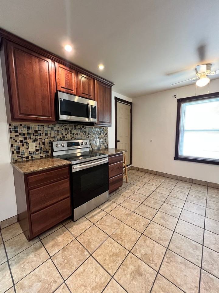 4316 Penn Ave - Photo 3 of 21