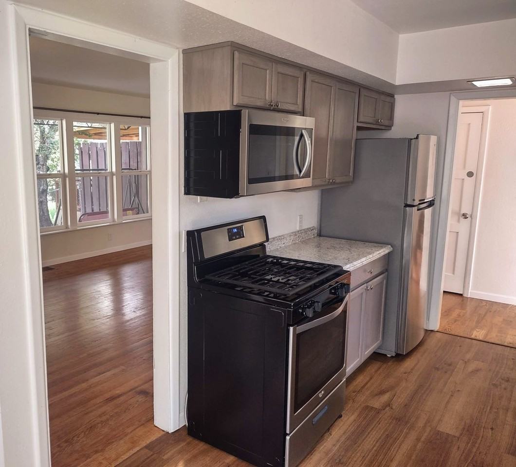 2184 36th St - Photo 2 of 26