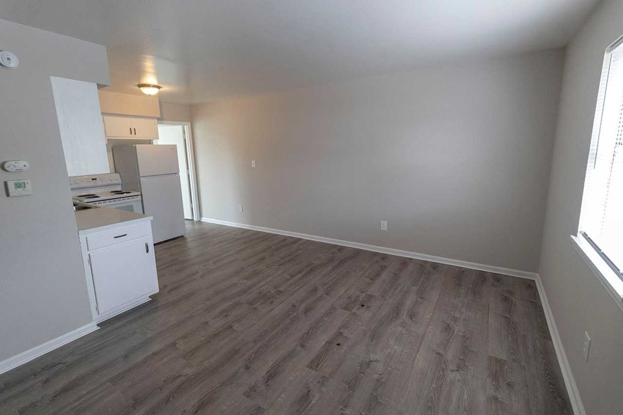 708 W Cunningham Dr #3 - Photo 2 of 12