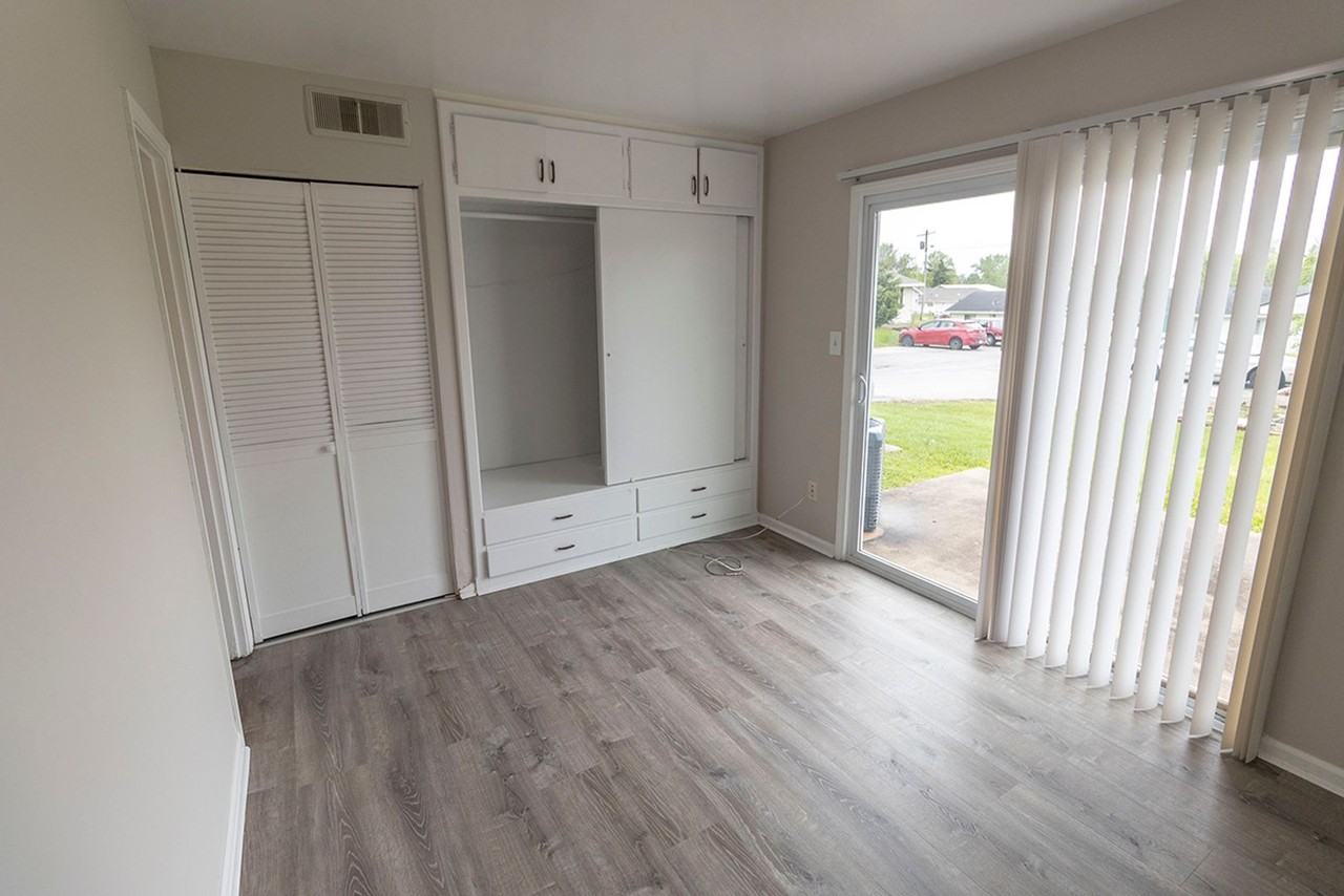 708 W Cunningham Dr #3 - Photo 6 of 12