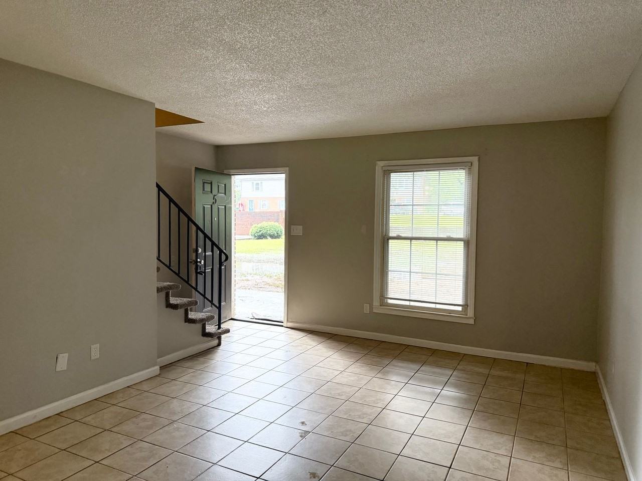 405 17th Ave Ne - Photo 5 of 18