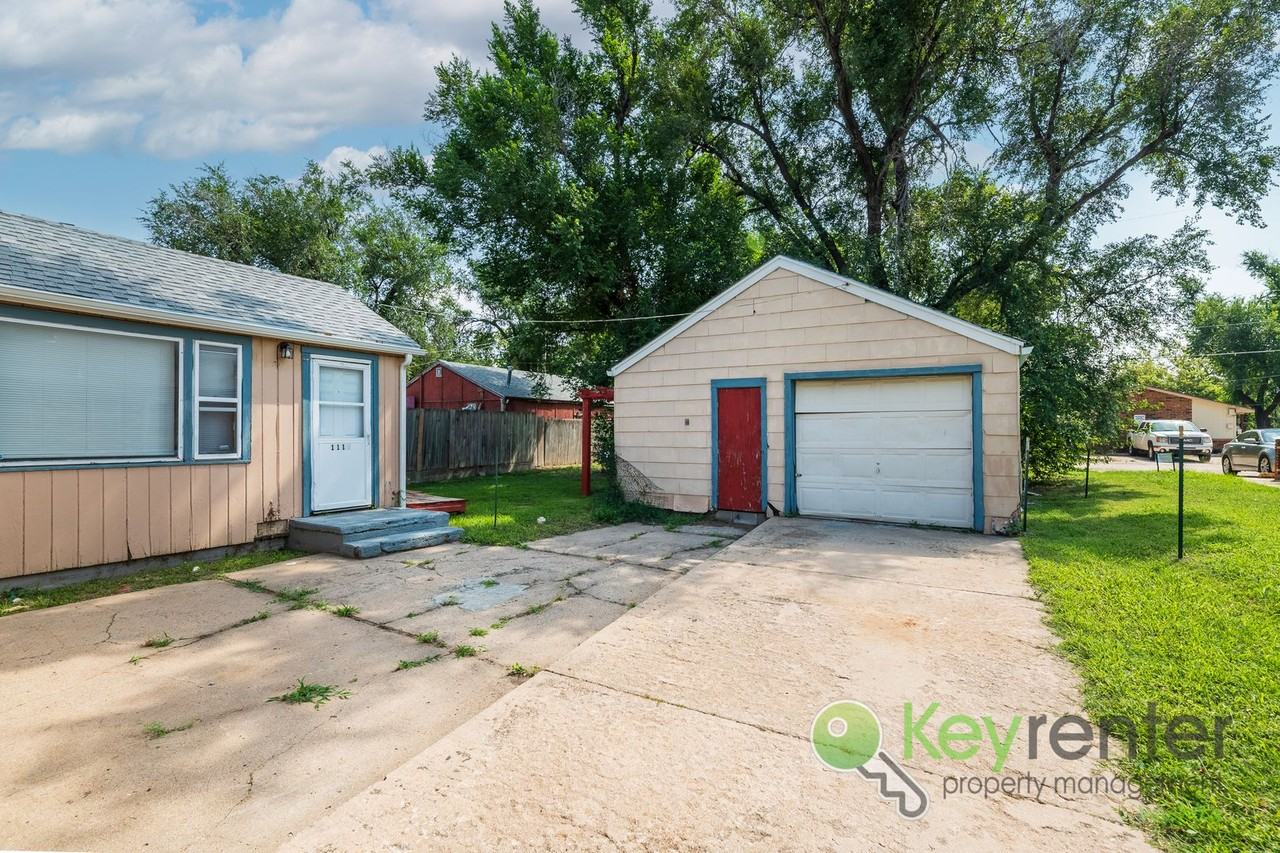 1112 S Millwood Ave - Photo 3 of 23