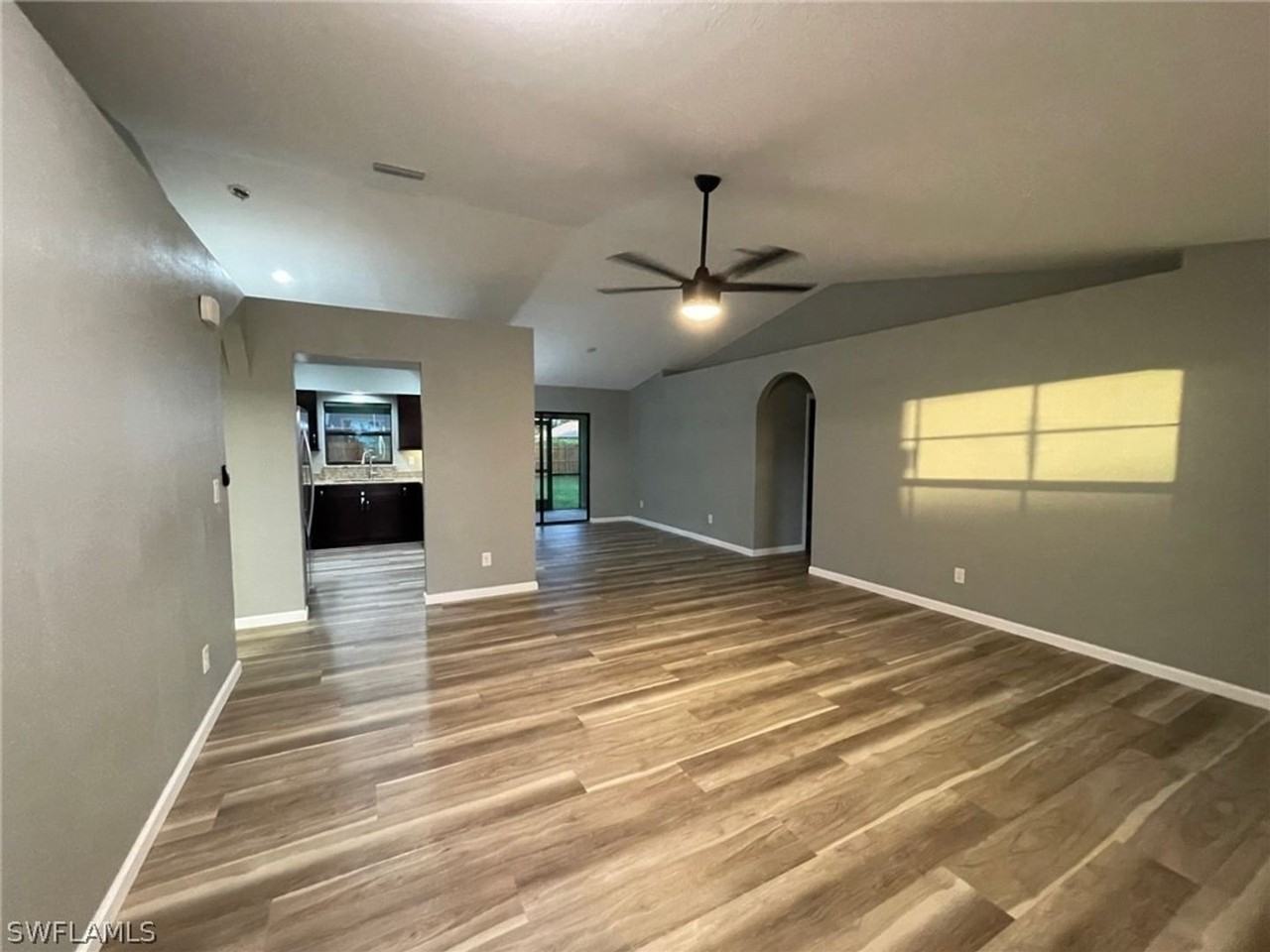 225 Ne 17th Ave - Photo 3 of 17