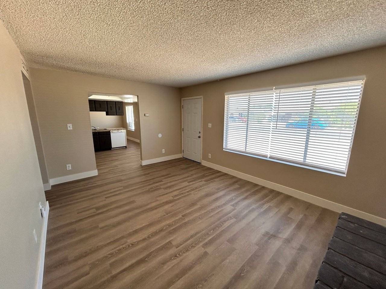 8443 W Glenrosa Ave - Photo 3 of 21