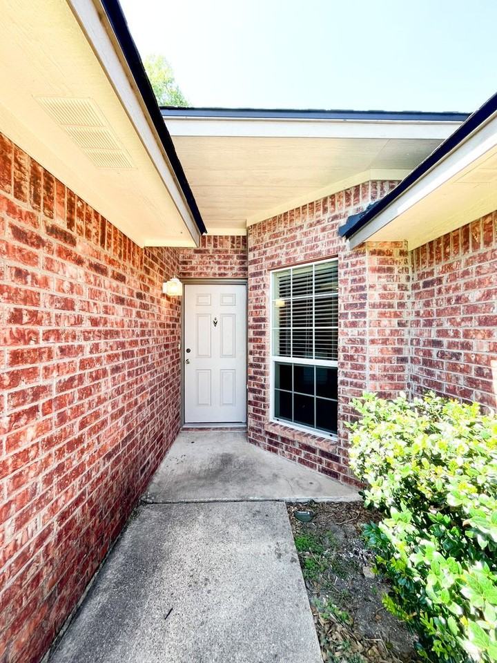 30 Tanyard Rd - Photo 2 of 37