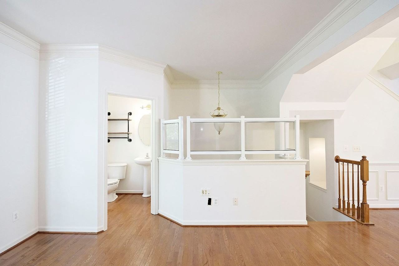920 Rainier Rd - Photo 4 of 22