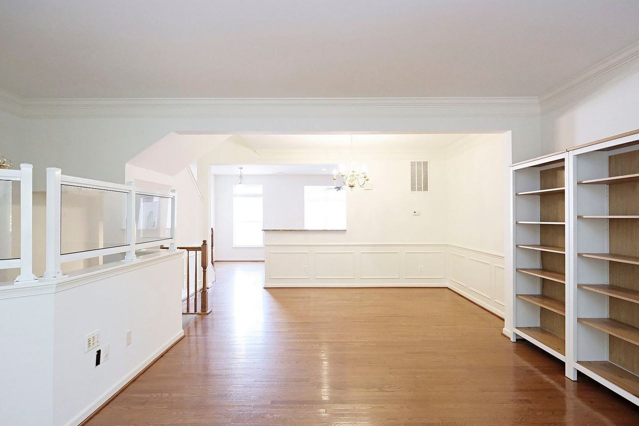 920 Rainier Rd - Photo 5 of 22