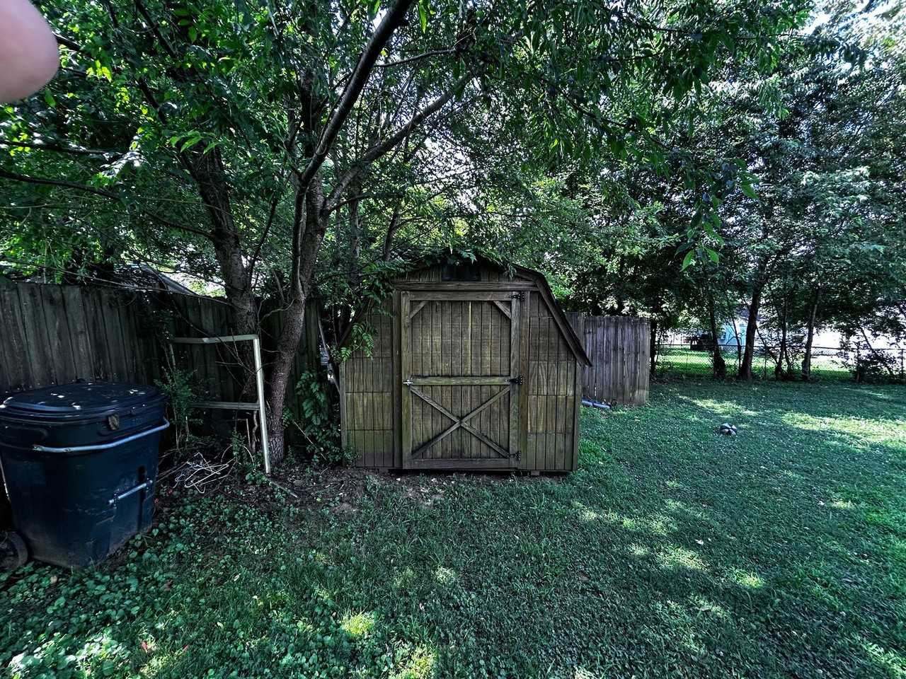 1605 Overton St - Photo 2 of 23