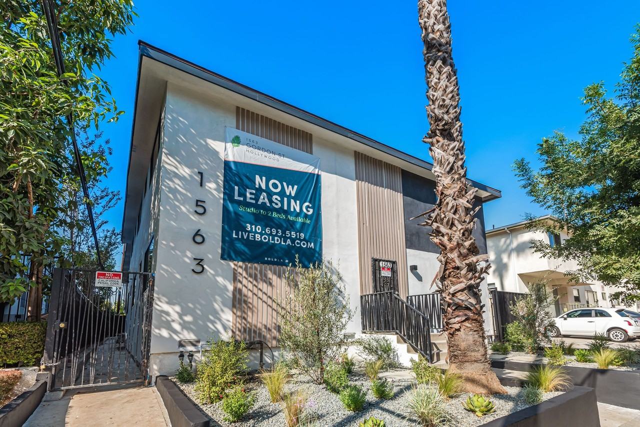 1563 Gordon St - Photo 4 of 4